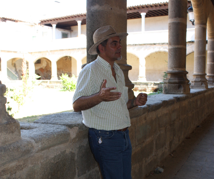 Pedro Tomé, científico del CSIC, en el municipio abulense de Aldeanueva de Santa Cruz