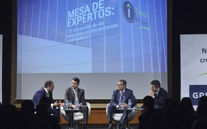 De izquierda de derecha César Ruiz (Grupo Norte), Daniel Ruiz (BQ), Francisco Milián (DHL) y Roberto Arce. Imagen: Canal Innova