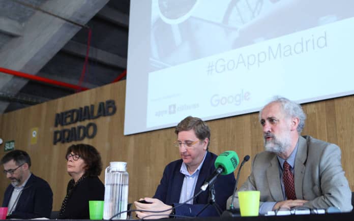 Luis Cueto (derecha) interviene en la presentación de Go app! Madrid el pasado viernes. Imagen: Ayuntamiento de Madrid