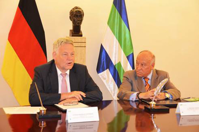 Firma del convenio entre el Gobierno alemán y CAF