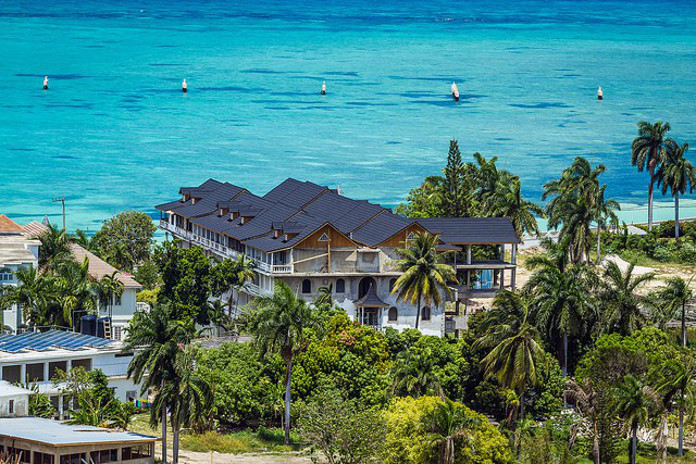 Foto: Ciudades Sostenibles del BID. Paneles fotovoltaicos en Barbados.