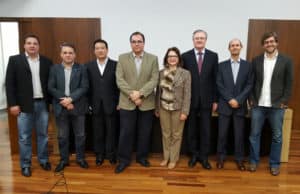 Momentos de la firma del acuerdo para la próxima apertura del nuevo espacio para jóvenes emprendedores de Brasil