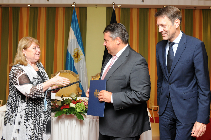 Susana Malcorra en la firma de los acuerdos con Alemania