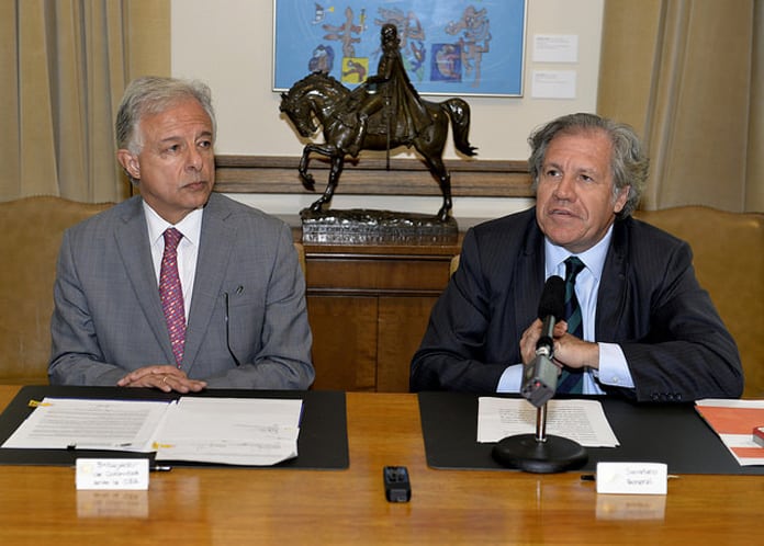 Andrés González y Luis Almagro tras la firma del acuerdo sobre ciberseguridad