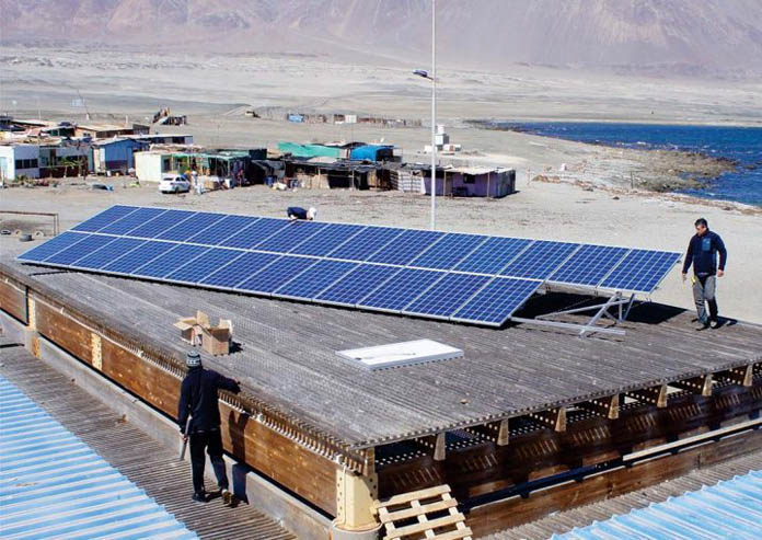 Campo fotovoltaico en Caleta Constitución (Chile)