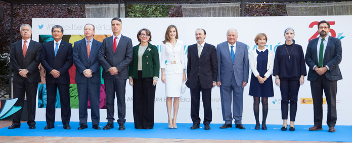 Foto de familia de la jornada titulada ‘Una nueva Cooperación Iberoamericana'