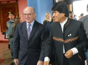 Antonio Brufau y Evo Morales han firmado la ampliación del contrato de explotación de Caipipendi