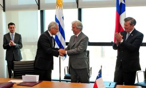 Firma del acuerdo entre Uruguay y Chile (foto Presidencia de la República de Uruguay)