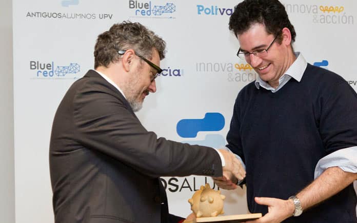 Ramon Puchades entrega Premio BlueRed a Iker Marcaide