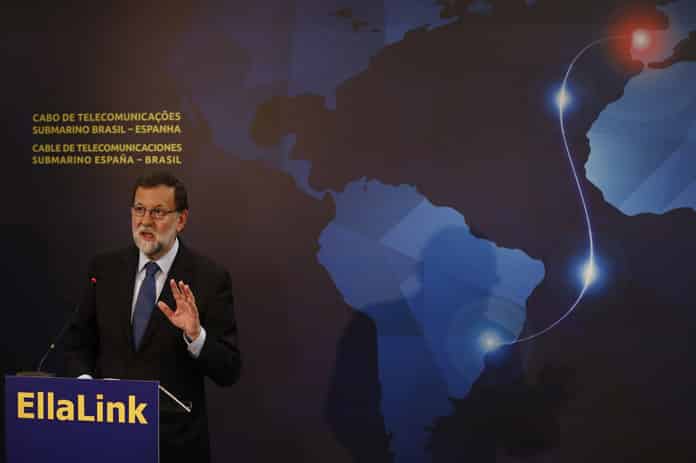 Rajoy durante el acto de lanzamiento del cable de telecomunicaciones submarino