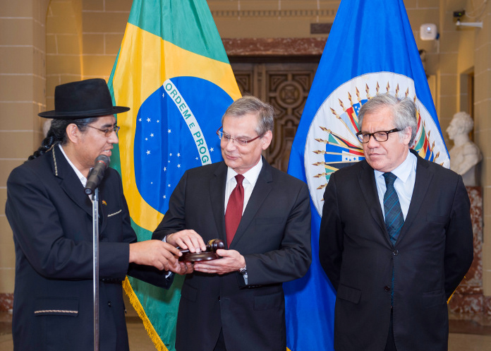 De izquierda a derecha: Diego Pary, José Luis Machado y Luis Almagro (foto de la OEA).