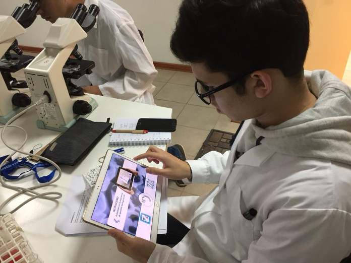 La aplicación se llama ‘División Celular Mitótica 3D: Una experiencia de aprendizaje en realidad aumentada’