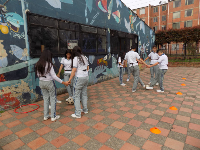 Niños realizando el programa de entrenamiento. Foto cedida por la Universidad del Rosario, en Colombia (Centro de Estudios en Medicina de la Actividad Física-CEMA).