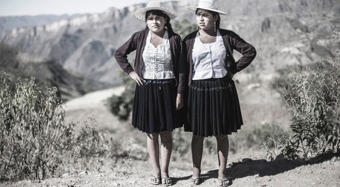 Una de las imágenes de la exposición de fotografía ‘Mujeres del Altiplano’, de Víctor Luengo, en Impact Hub Madrid