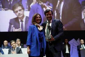 César Cernuda, presidente de Microsoft Latinoamérica, recibe el Premio Aster