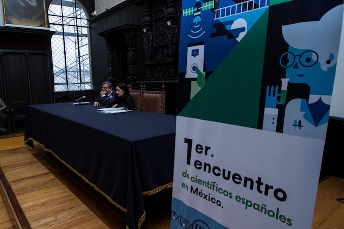 Mesa inaugural del evento organizado por (Foto de Francisco Cañedo)