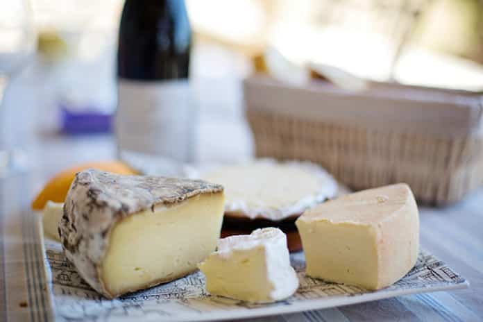 Un nuevo estudio desmonta la idea de que lácteos como los quesos sean perjudiciales para la salud cardiovascular. / Pixabay