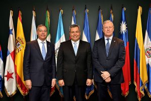 Donald Guerrero, Dante Mossi y Nick Rischbieth (BCIE)