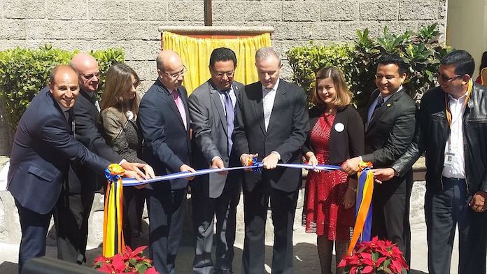 Inauguración de los paneles solares fotovoltaicos a cargo de representantes de los gobiernos de Honduras y España, autoridades del BCIE y de la UPNFM.