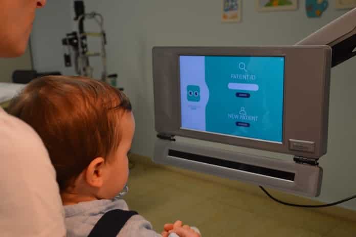Investigadores aragoneses desarrollan un dispositivo que adelanta la exploración visual en bebés