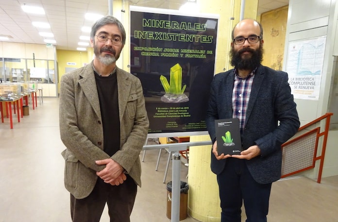 Carlos M. Pina y Carlos Pimentel, autores del libro ‘Pequeña guía de minerales inexistentes’
