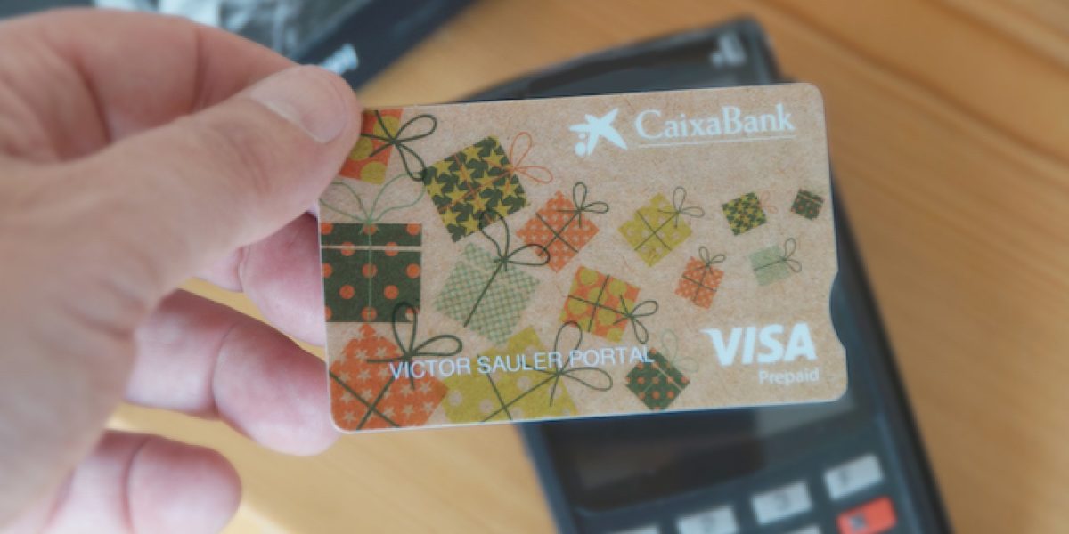 Las primeras tarjetas biodegradables de CaixaBank son de la modalidad regalo