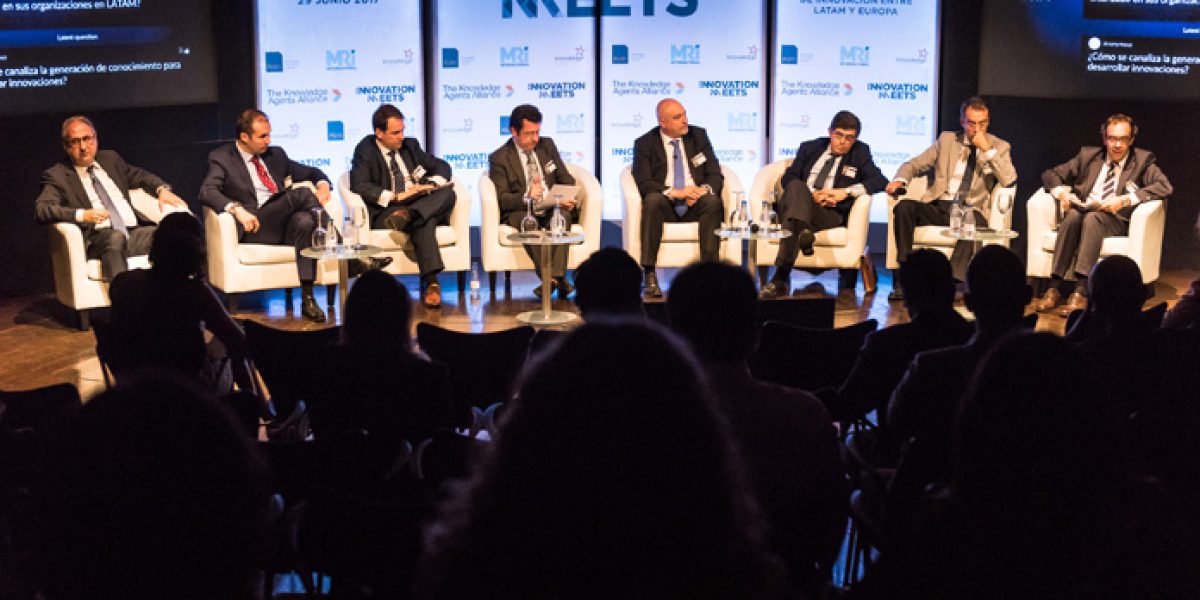 De izquierda a derecha Luis Ignacio Vicente, Antonio Bravo, David Pascual, Joan Parra (moderador), Francisco Javier Alonso, Juan Elízaga, Antonio Cendrero y Antonio Berrios. Imagen: MRi International