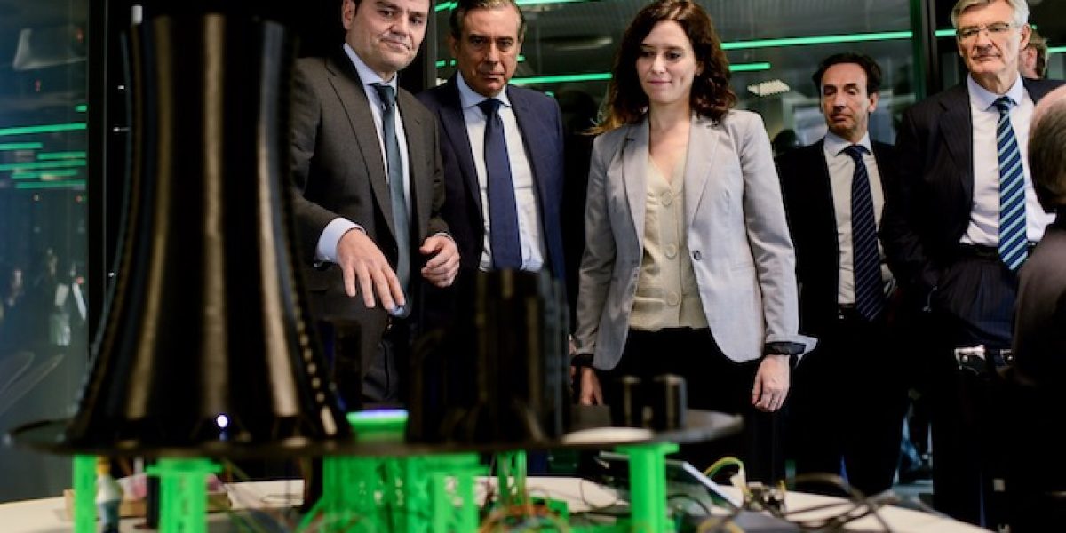 Isabel Díaz Ayuso en la inauguración del centro de especialistas en ciberseguridad de Deloitte