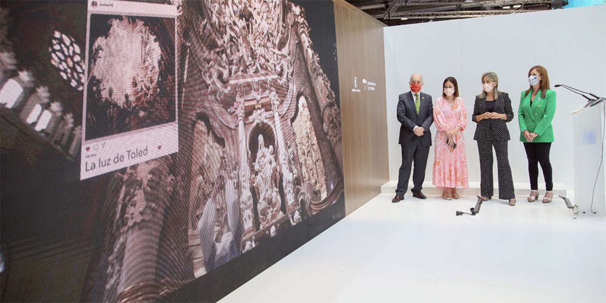 La alcaldesa de Toledo, Milagros Tolón, presenta la app Guardianes de Toledo. (Imagen: Ayunamiento)