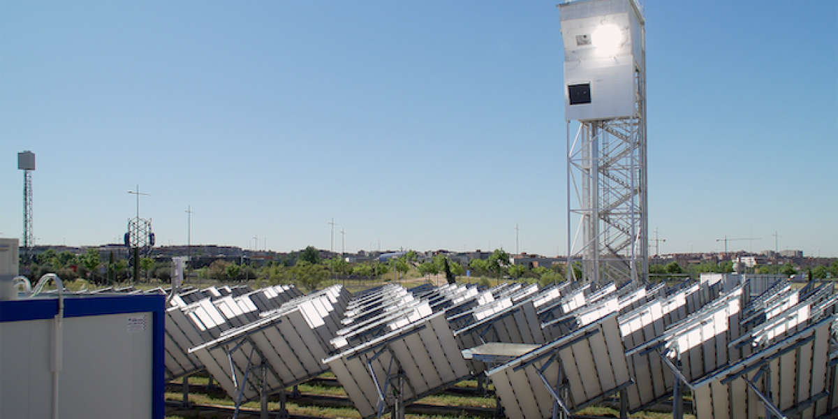 Planta de concentración solar en el Instituto IMDEA Energía de Móstoles (Foto de Christophe Ramage ©ARTTIC 2019).