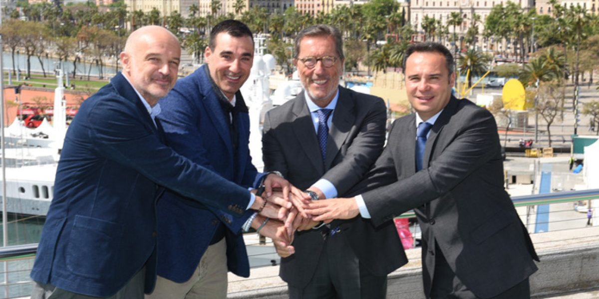 De izquierda a derecha, Miguel Planas, vicepresidente de Barcelona Tech City, Miguel Vicente, presidente de Barcelona Tech City, Antonio Vila, presidente de MicroBank, y Jordi Nicolau, director territorial en Barcelona de CaixaBank.
