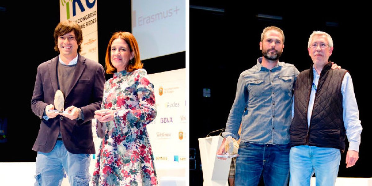 Carlos Serrano, de la FNPI, y Xavier Aldekoa reciben sus Premios iRedes (Foto iRedes)