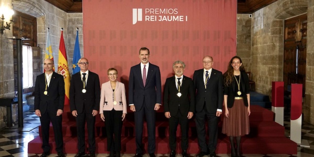 Felipe VI junto a premiados de la XXXI edición de los Premios Rei Jaume I