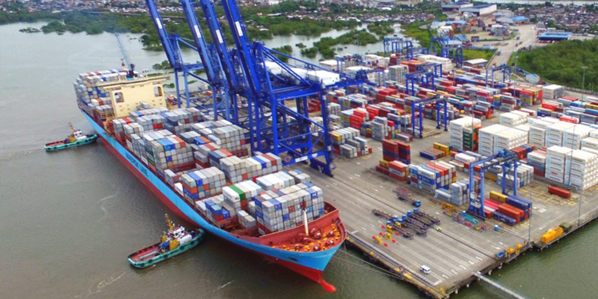 Un carguero colombiano en el puerto de Buenaventura, el más importante del país. (Autor: REDIT)